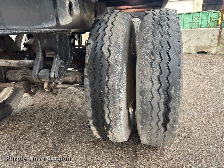 image for item DK0044 2003 AMC Holland flatbed trailer