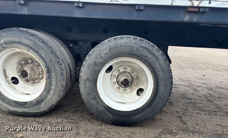 image for item DK0044 2003 AMC Holland flatbed trailer