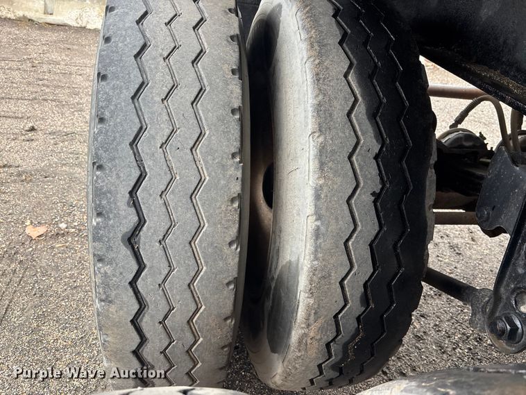 image for item DK0044 2003 AMC Holland flatbed trailer