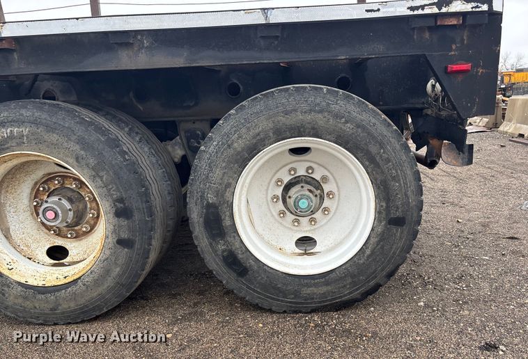 image for item DK0044 2003 AMC Holland flatbed trailer