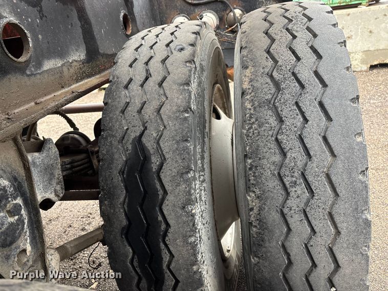 image for item DK0044 2003 AMC Holland flatbed trailer