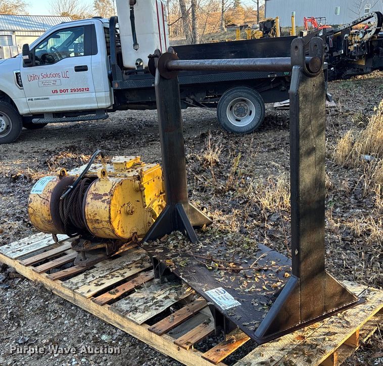 image for item DK0163 Caterpillar 53 winch