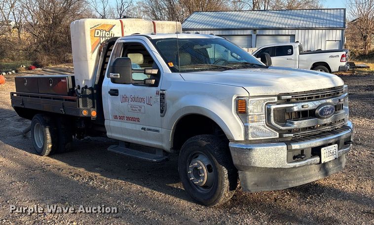 image for item DK0170 2022 Ford F350 Super Duty flatbed pickup truck