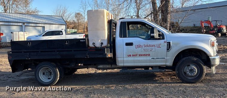 image for item DK0170 2022 Ford F350 Super Duty flatbed pickup truck