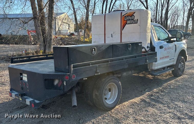 image for item DK0170 2022 Ford F350 Super Duty flatbed pickup truck
