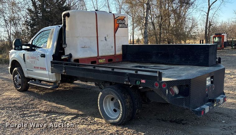 image for item DK0170 2022 Ford F350 Super Duty flatbed pickup truck
