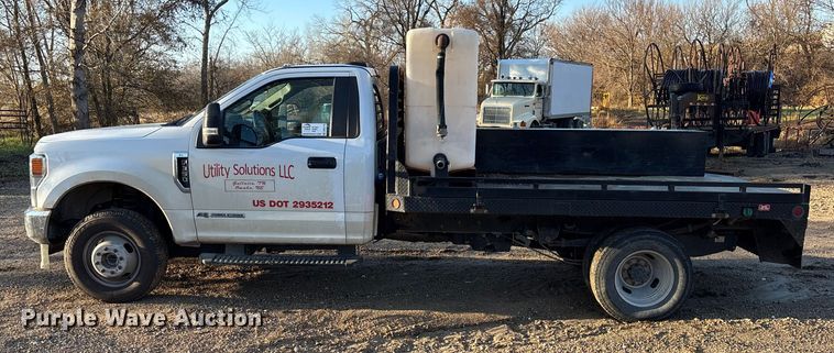 image for item DK0170 2022 Ford F350 Super Duty flatbed pickup truck