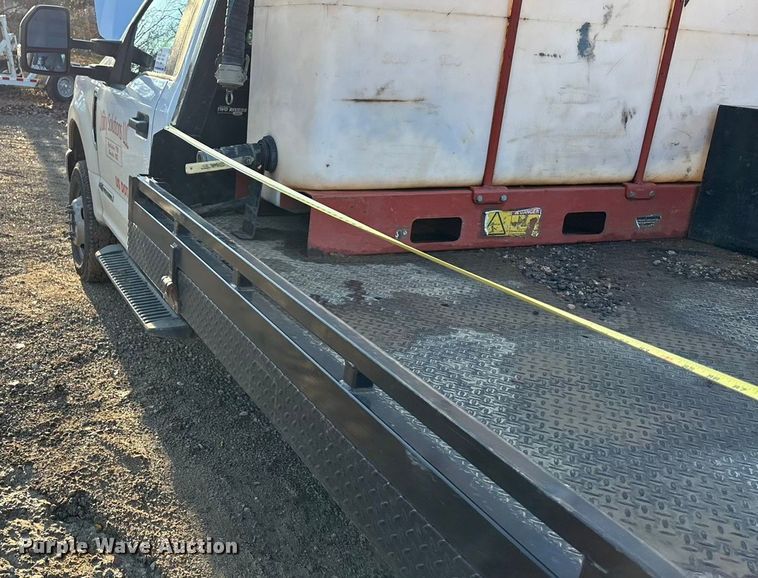 image for item DK0170 2022 Ford F350 Super Duty flatbed pickup truck