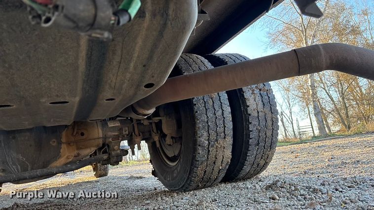 image for item DK0170 2022 Ford F350 Super Duty flatbed pickup truck