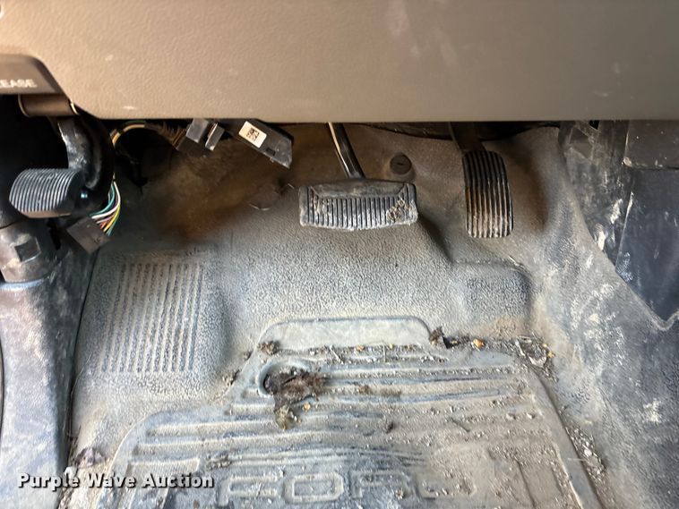 image for item DK0170 2022 Ford F350 Super Duty flatbed pickup truck