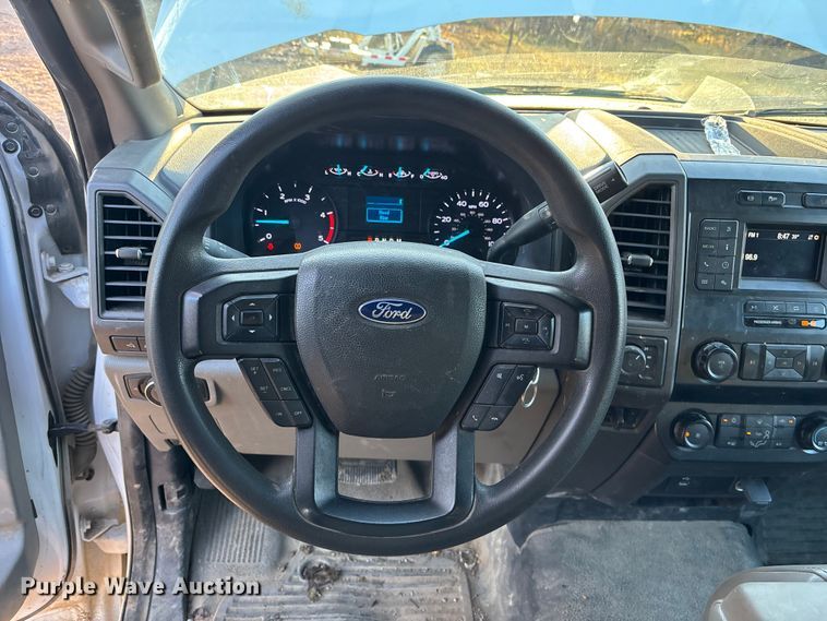 image for item DK0170 2022 Ford F350 Super Duty flatbed pickup truck