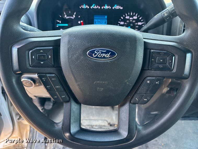 image for item DK0170 2022 Ford F350 Super Duty flatbed pickup truck