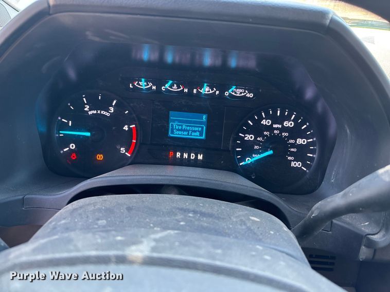 image for item DK0170 2022 Ford F350 Super Duty flatbed pickup truck