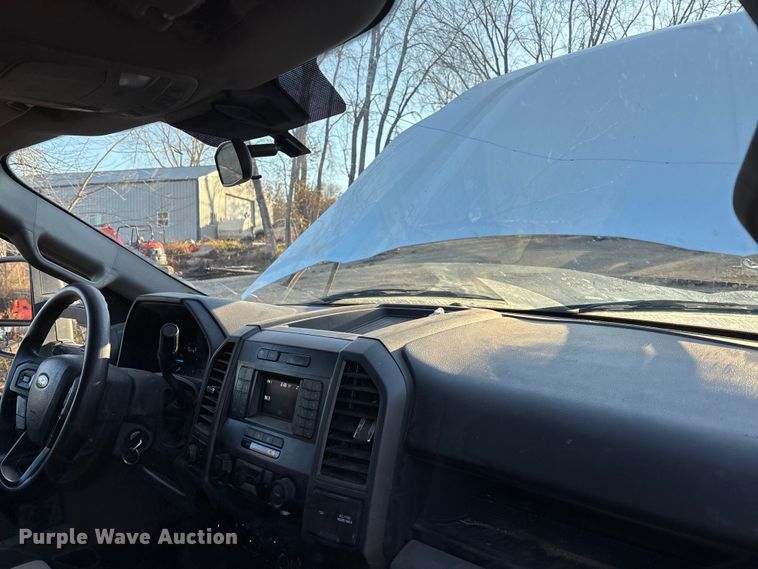 image for item DK0170 2022 Ford F350 Super Duty flatbed pickup truck