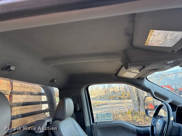 image for item DK0170 2022 Ford F350 Super Duty flatbed pickup truck