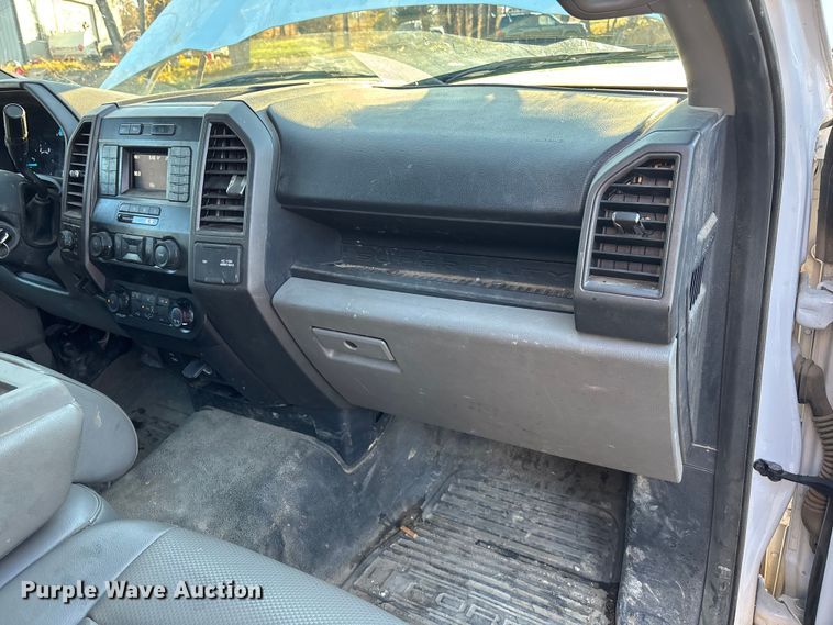 image for item DK0170 2022 Ford F350 Super Duty flatbed pickup truck