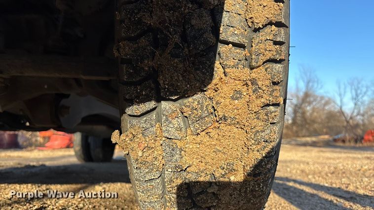 image for item DK0170 2022 Ford F350 Super Duty flatbed pickup truck