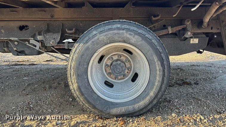 image for item DK0170 2022 Ford F350 Super Duty flatbed pickup truck