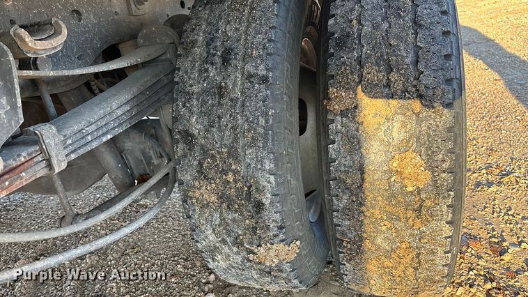 image for item DK0170 2022 Ford F350 Super Duty flatbed pickup truck