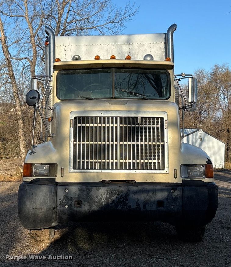 image for item DK0171 1994 International 9200 9200 box truck