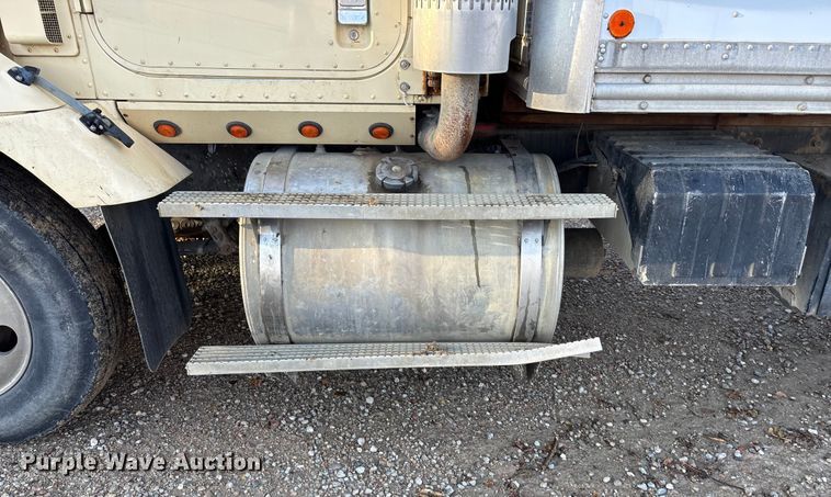 image for item DK0171 1994 International 9200 9200 box truck