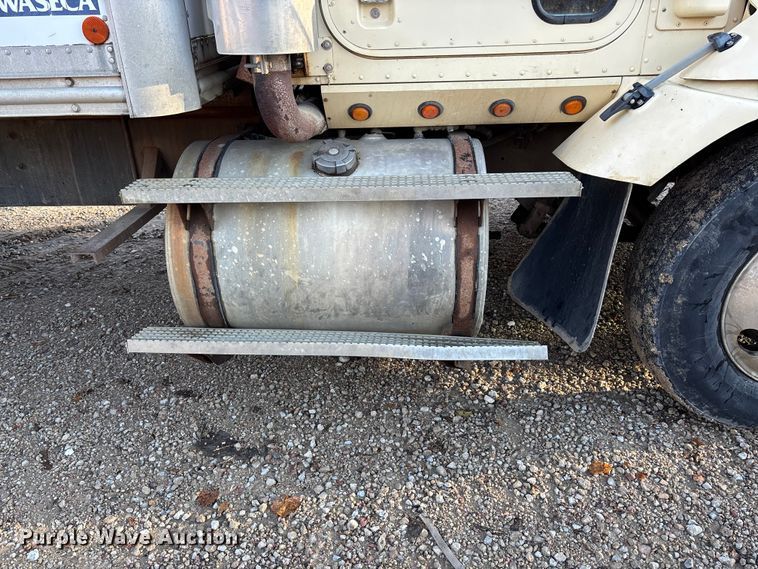 image for item DK0171 1994 International 9200 9200 box truck