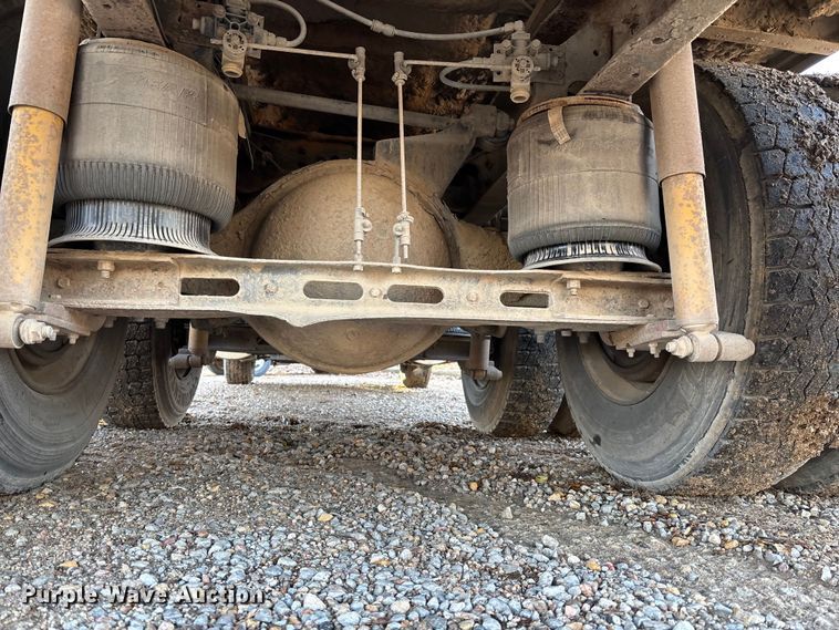 image for item DK0171 1994 International 9200 9200 box truck