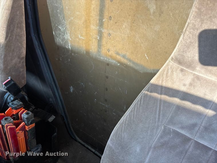 image for item DK0171 1994 International 9200 9200 box truck