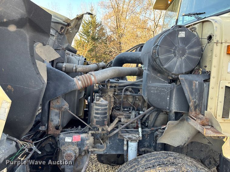 image for item DK0171 1994 International 9200 9200 box truck