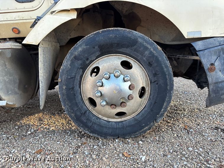 image for item DK0171 1994 International 9200 9200 box truck