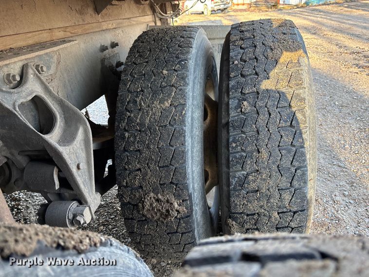 image for item DK0171 1994 International 9200 9200 box truck