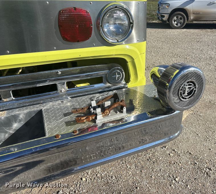 image for item DK0199 1986 Ford C8000 fire truck