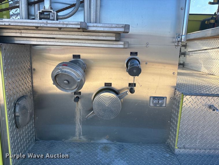 image for item DK0199 1986 Ford C8000 fire truck