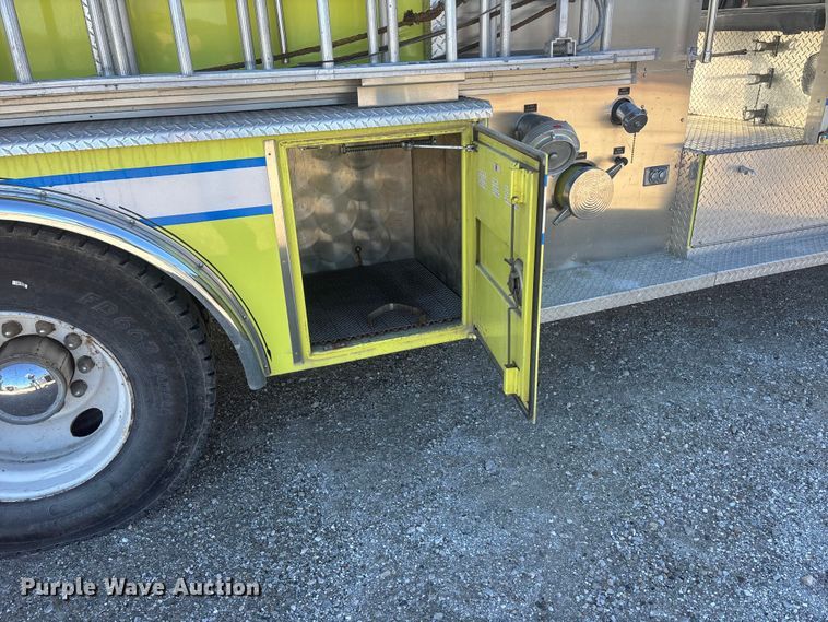 image for item DK0199 1986 Ford C8000 fire truck