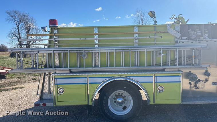 image for item DK0199 1986 Ford C8000 fire truck