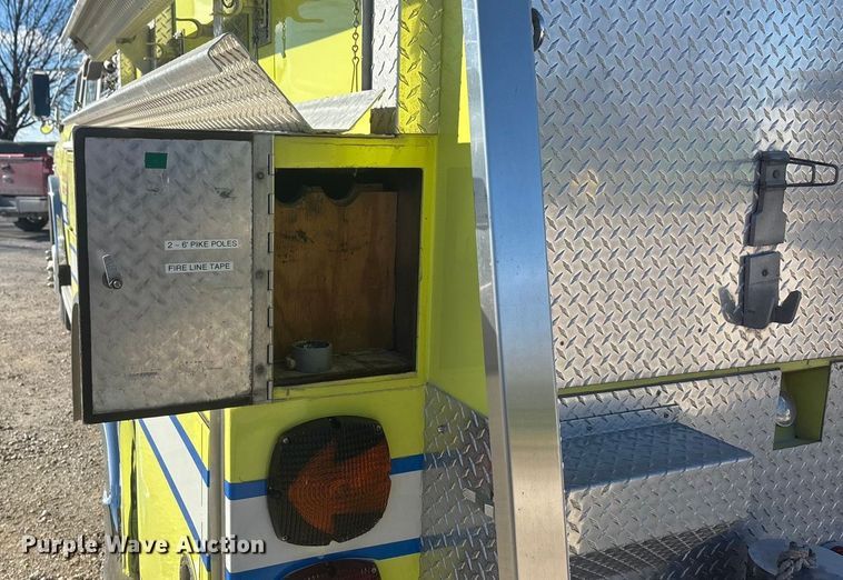 image for item DK0199 1986 Ford C8000 fire truck