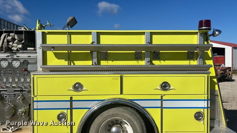 image for item DK0199 1986 Ford C8000 fire truck
