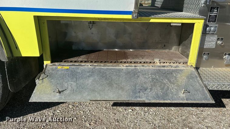 image for item DK0199 1986 Ford C8000 fire truck