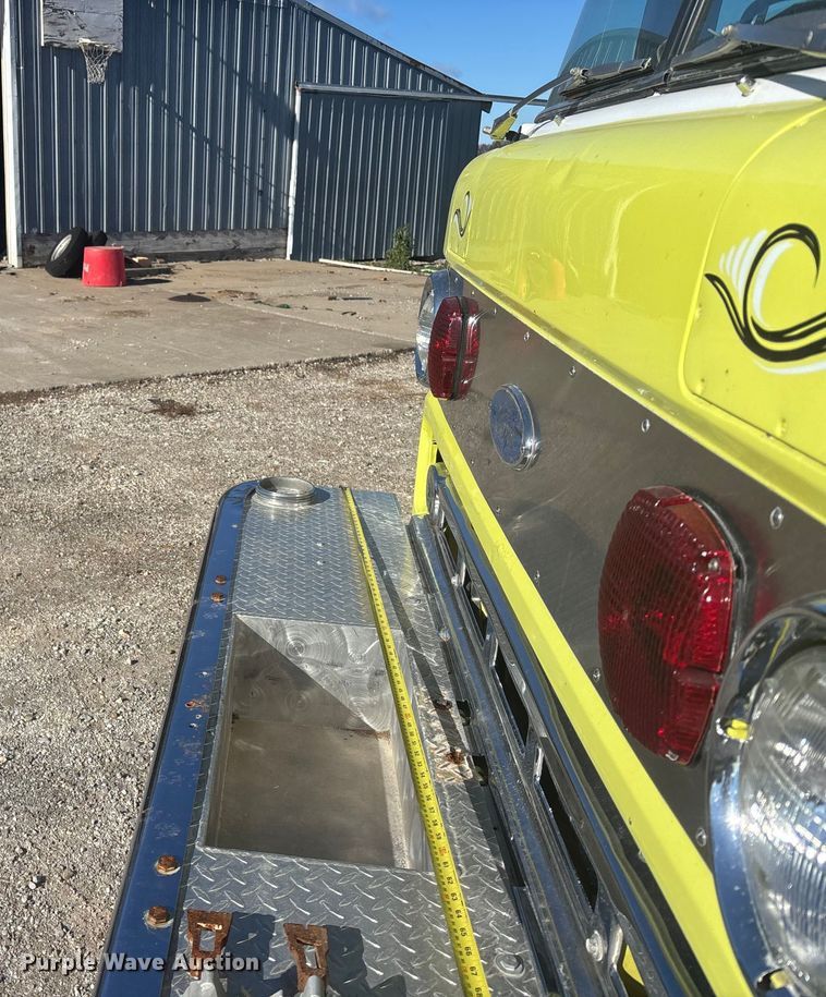 image for item DK0199 1986 Ford C8000 fire truck