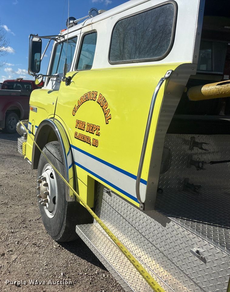 image for item DK0199 1986 Ford C8000 fire truck