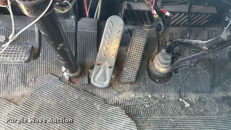 image for item DK0199 1986 Ford C8000 fire truck