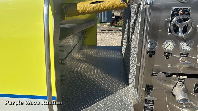 image for item DK0199 1986 Ford C8000 fire truck