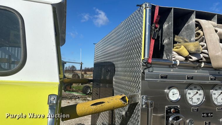 image for item DK0199 1986 Ford C8000 fire truck