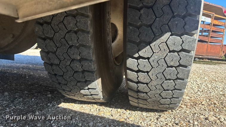 image for item DK0199 1986 Ford C8000 fire truck