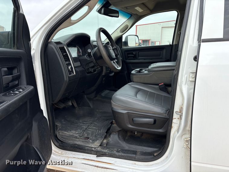 image for item DM1990 2017 RAM 3500HD Crew Cab flatbed pickup truck