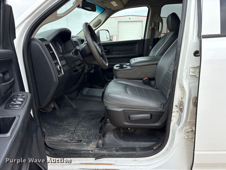 image for item DM1990 2017 RAM 3500HD Crew Cab flatbed pickup truck