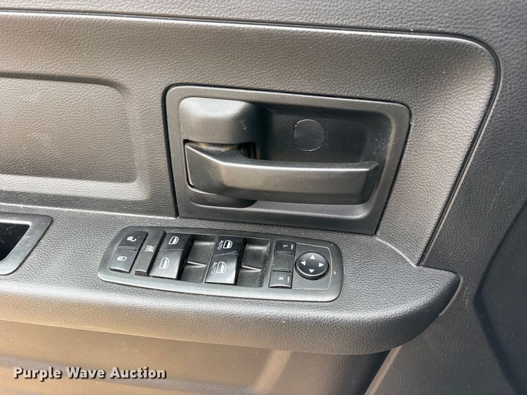 image for item DM1990 2017 RAM 3500HD Crew Cab flatbed pickup truck