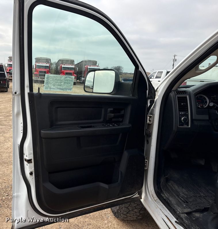 image for item DM1990 2017 RAM 3500HD Crew Cab flatbed pickup truck