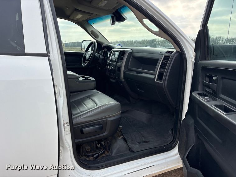 image for item DM1990 2017 RAM 3500HD Crew Cab flatbed pickup truck