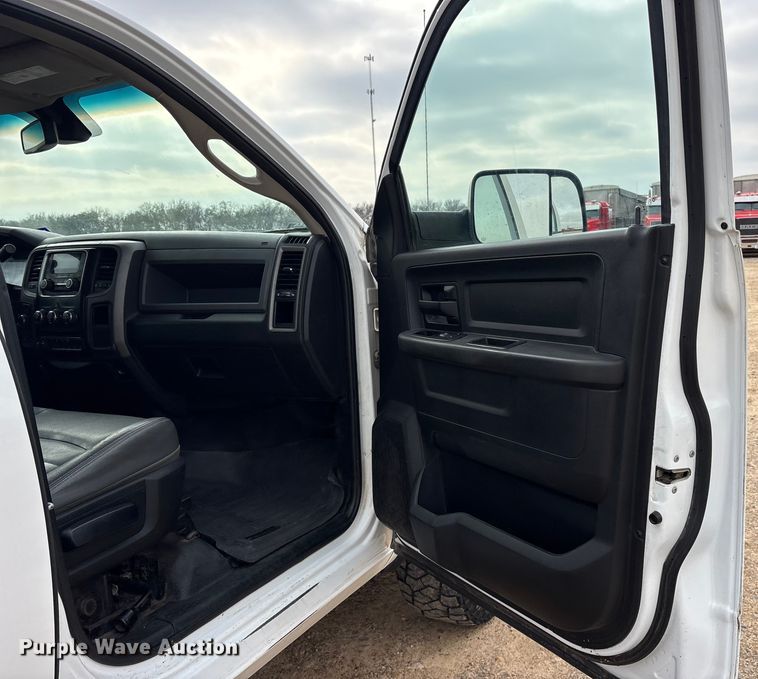 image for item DM1990 2017 RAM 3500HD Crew Cab flatbed pickup truck